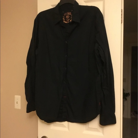 Men’s Guess Button up Top - Picture 3 of 8